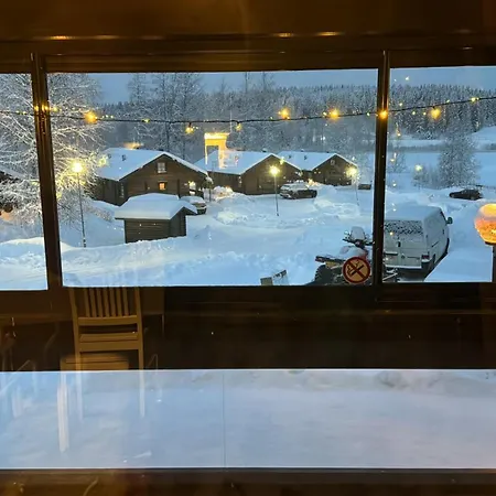 Himos Tomba, Areenan Alue *