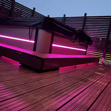 Himos Tomba, Areenan Alue