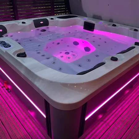 Himos Tomba, Areenan Alue *