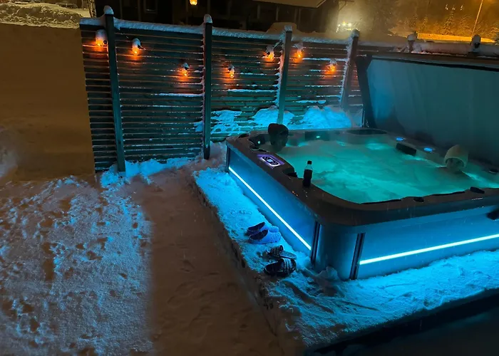 Himos Tomba, Areenan Alue