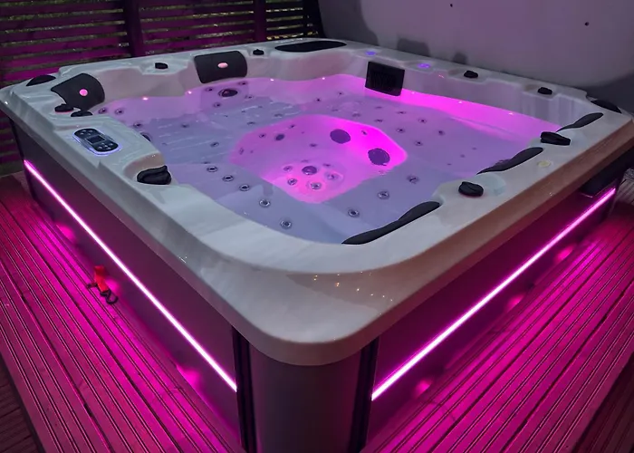 Himos Tomba, Areenan Alue *